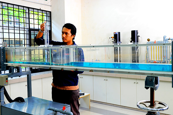 Hydraulic lab facilities at KLUST